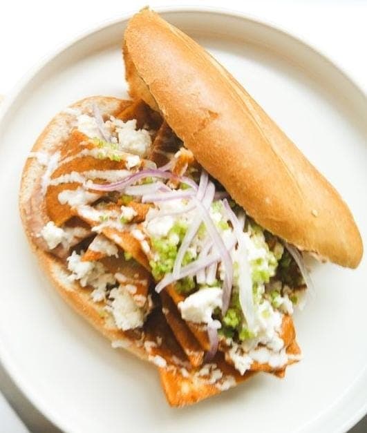 Torta Chilanga (Torta de Chilaquil)