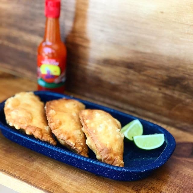Empanadas de Camarón con Queso por 3