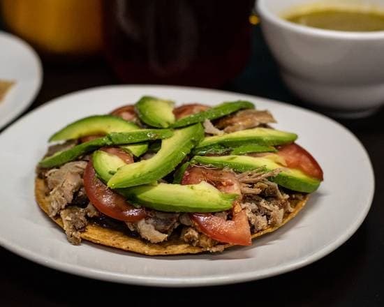 Tostada de Carnitas
