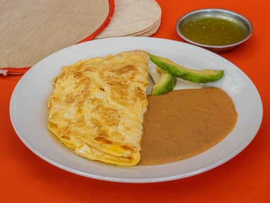 2 Omelette + 2 Aguas Frescas del Día
