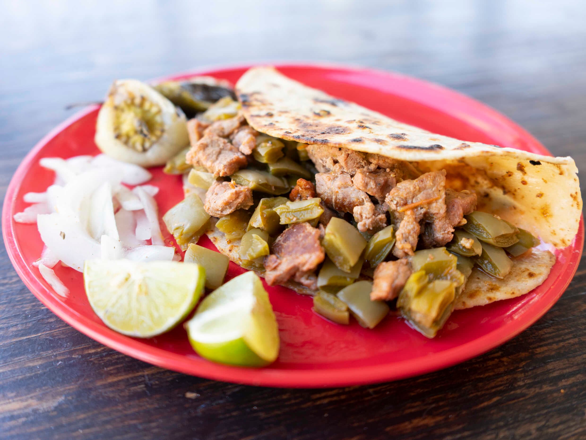 Taco de Bistec con Nopales