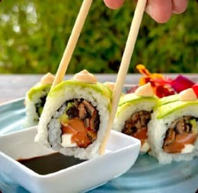 Combo Sushi Salmón Skin por 12 + Gaseosa 400 ml