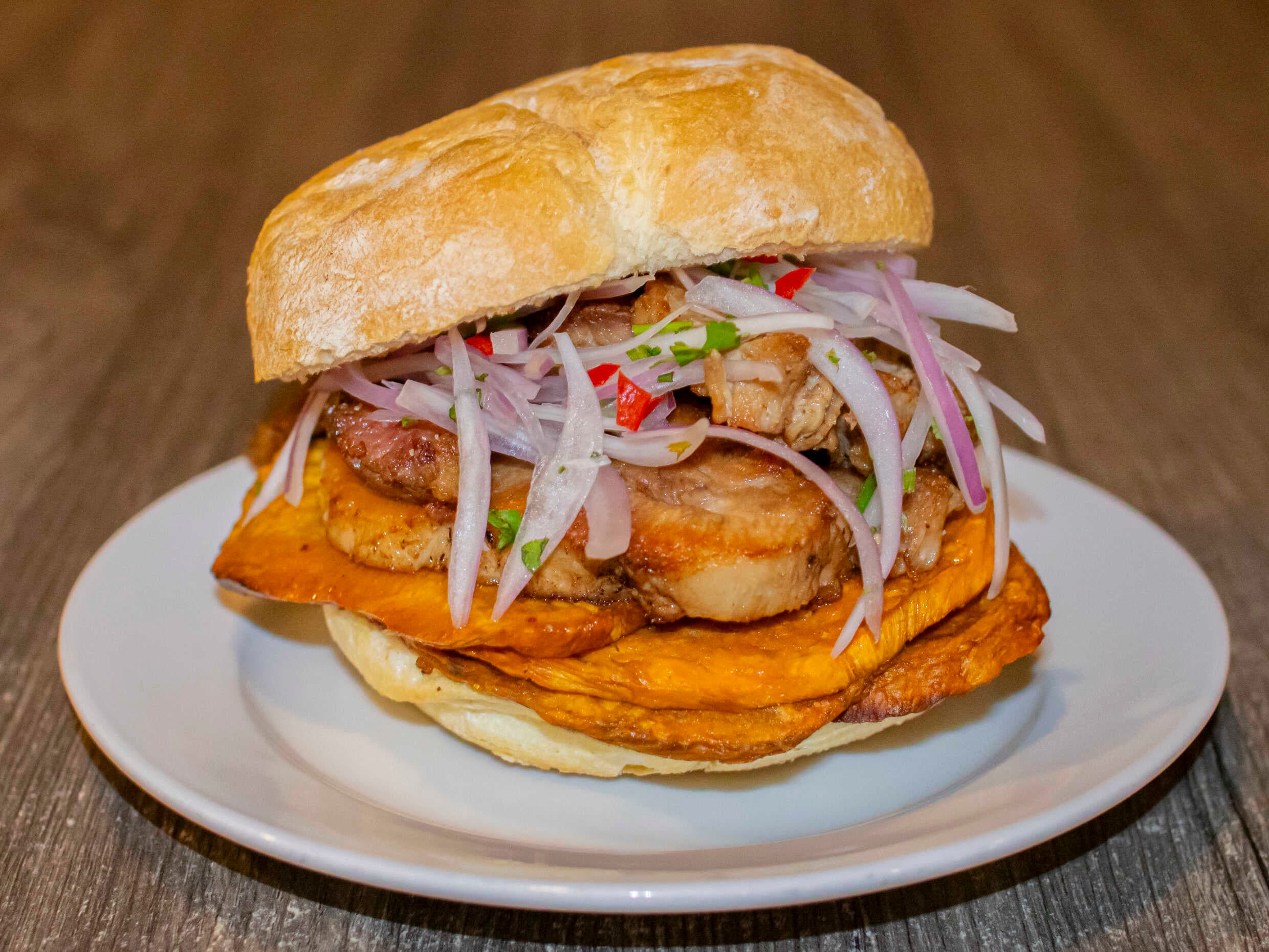 Pan con Chicharrón