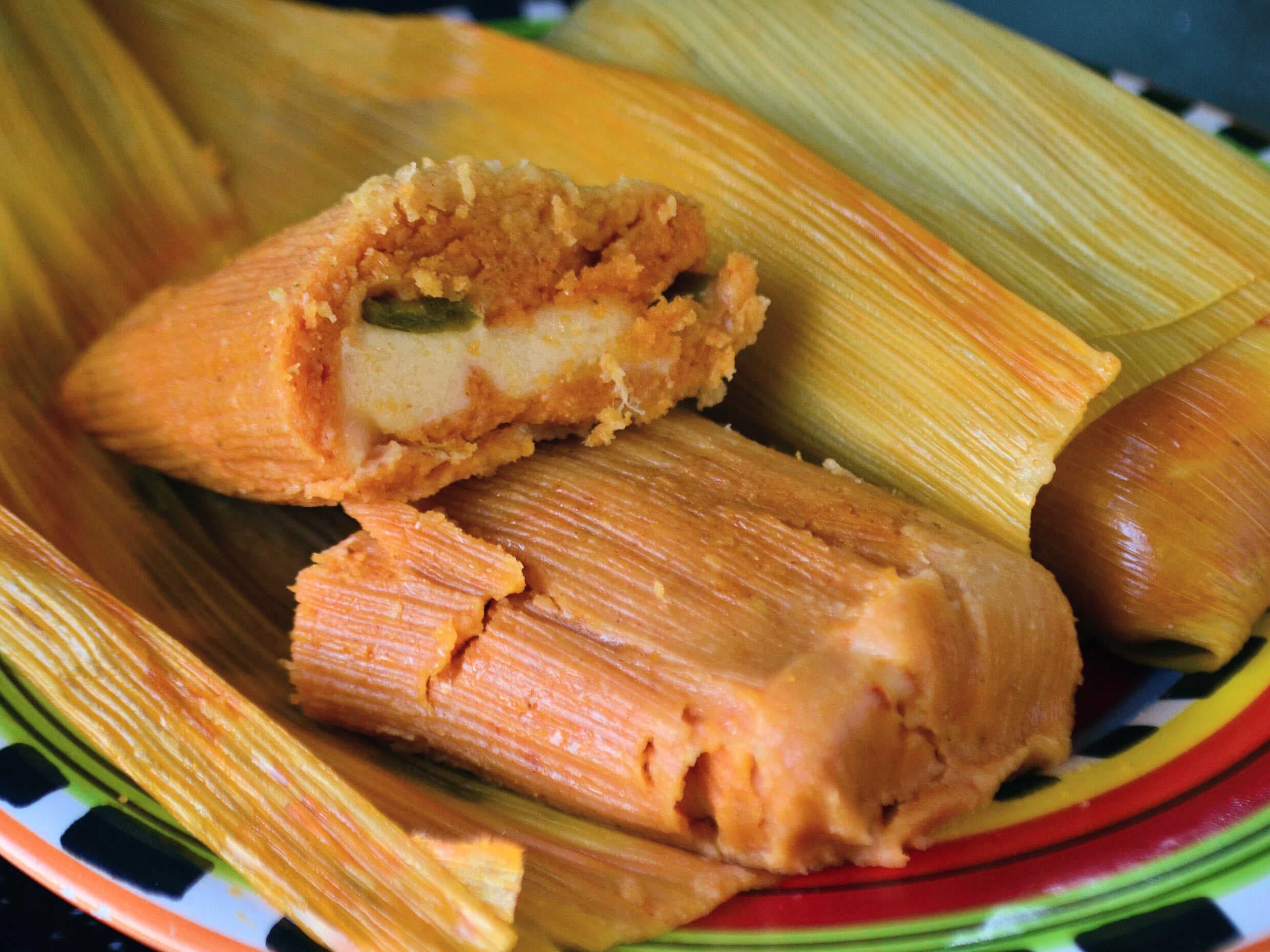 TAMAL DE RAJAS CON QUESO