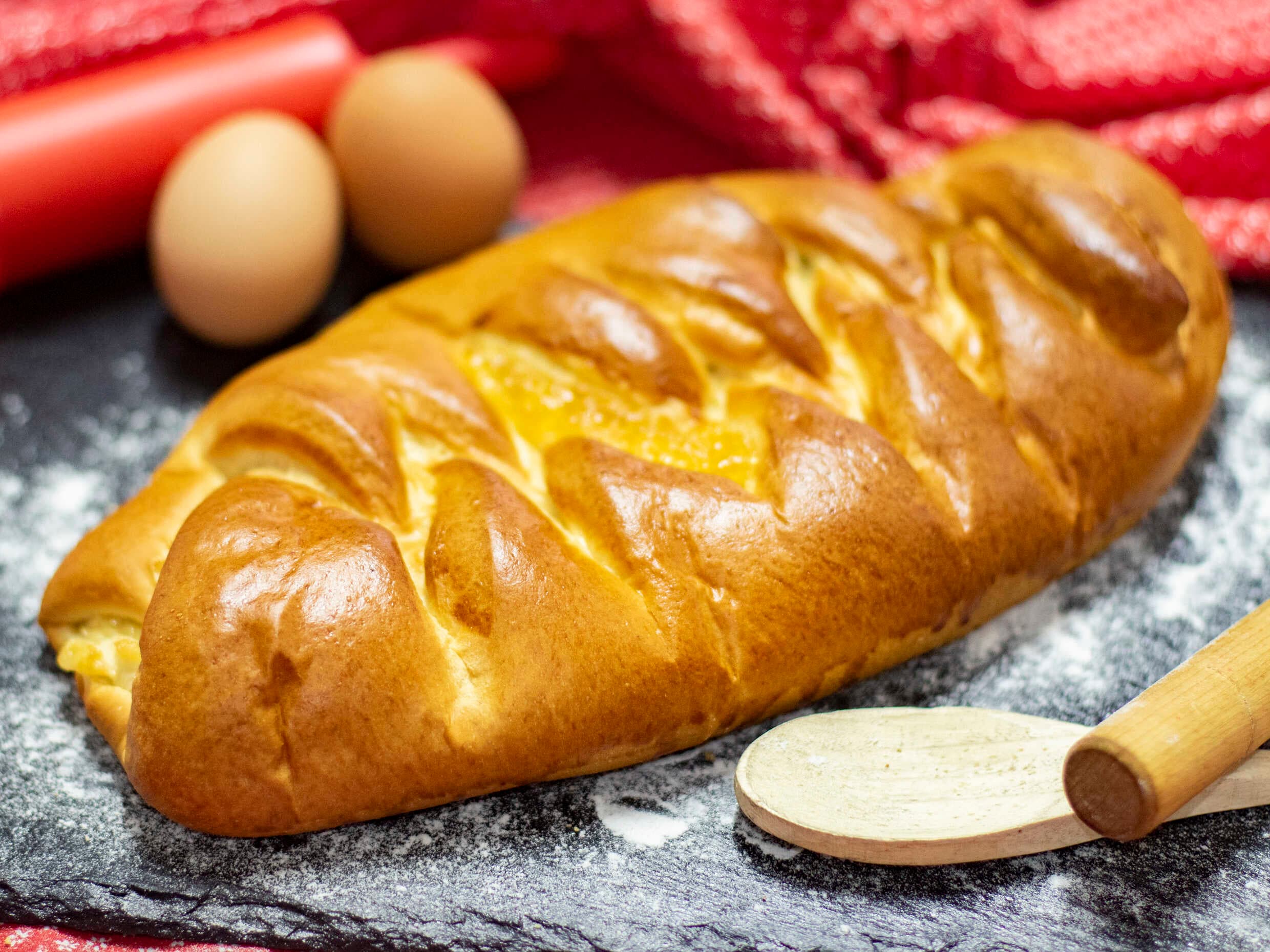 Unidad de Pan Relleno de Queso Crema y Piña