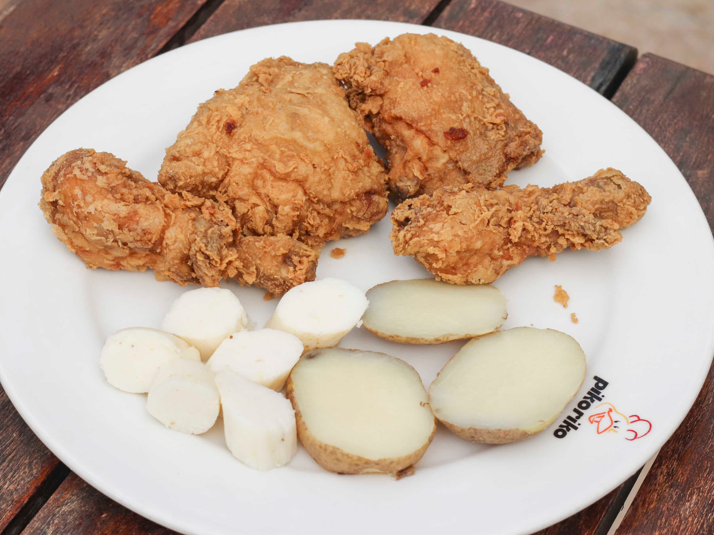 1/2 Pollo Broaster + papa+ medio maduro