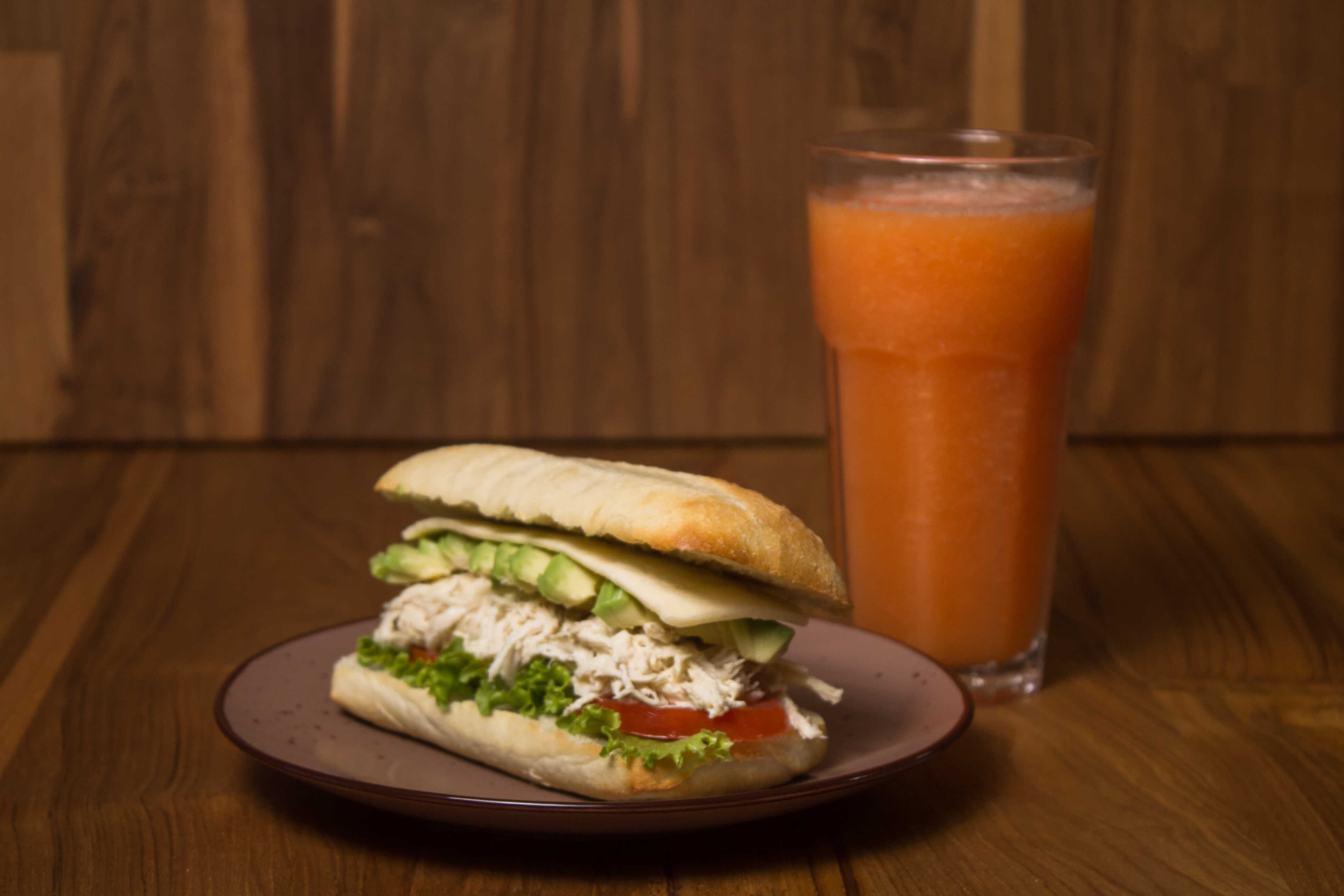 Combo Sandwich + Jugo de 16oz