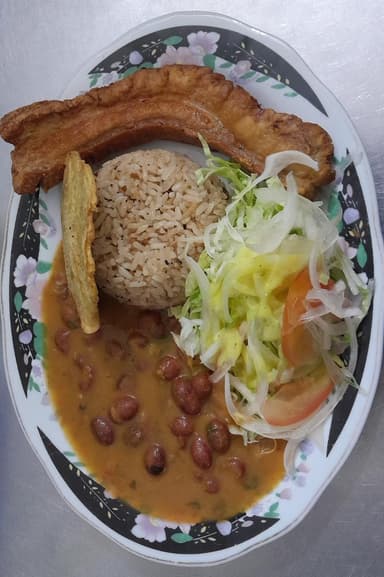 Almuerzo con Chicharrón Frito