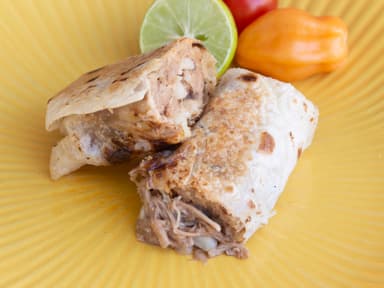 Burrito Carne Deshebrada*