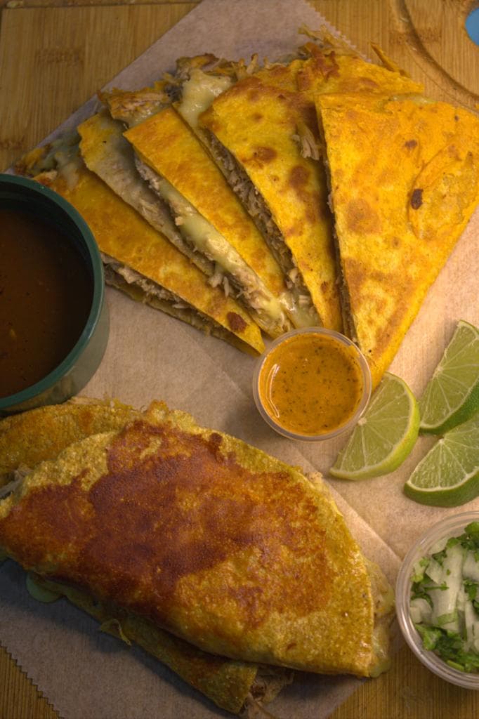 Combo 3 (Quesabirria + 2 Tacos de Birria)