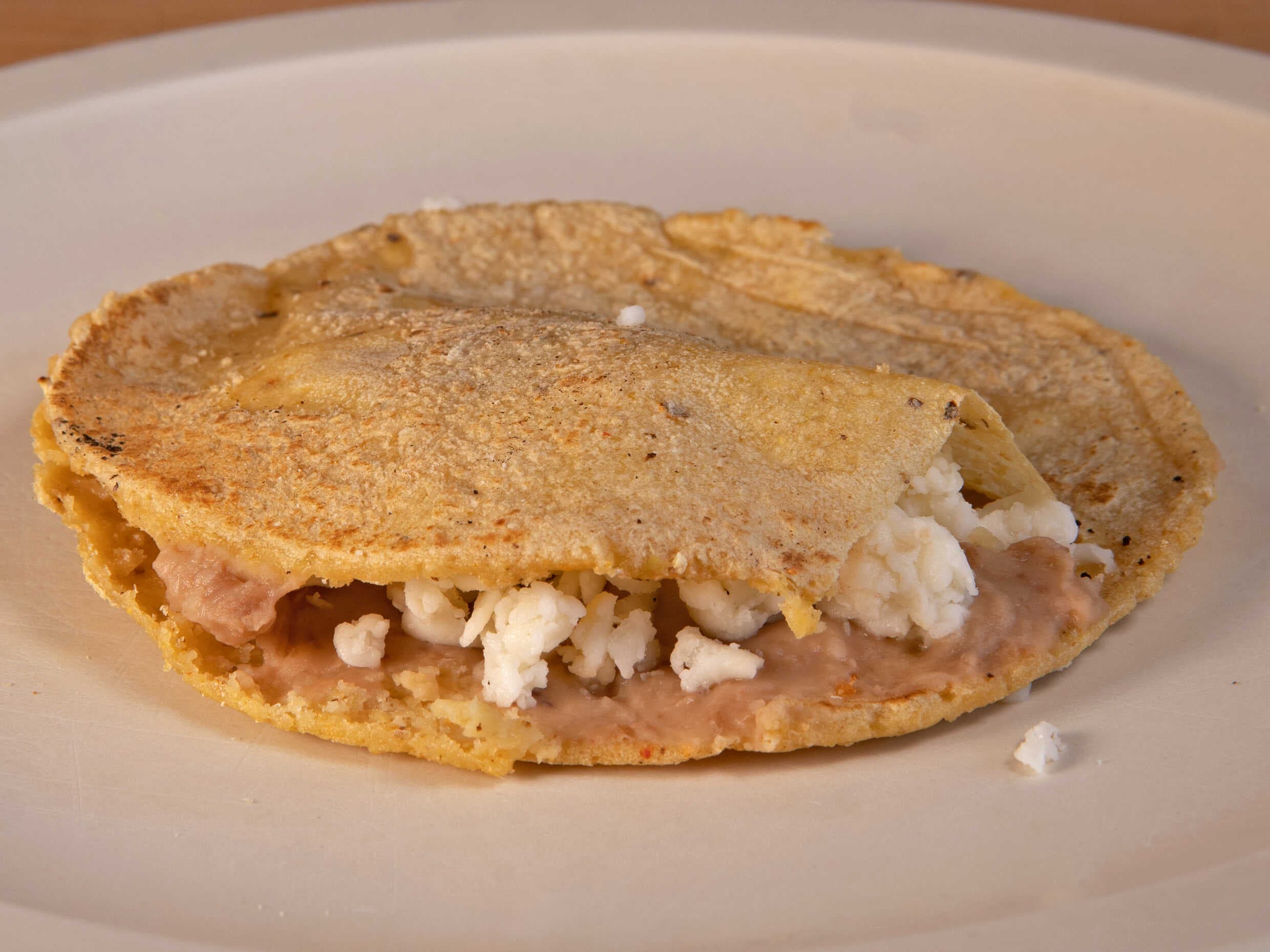 Gordita de Frijoles