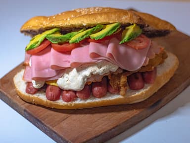 Torta de Chuleta, Salchicha y Quesillo