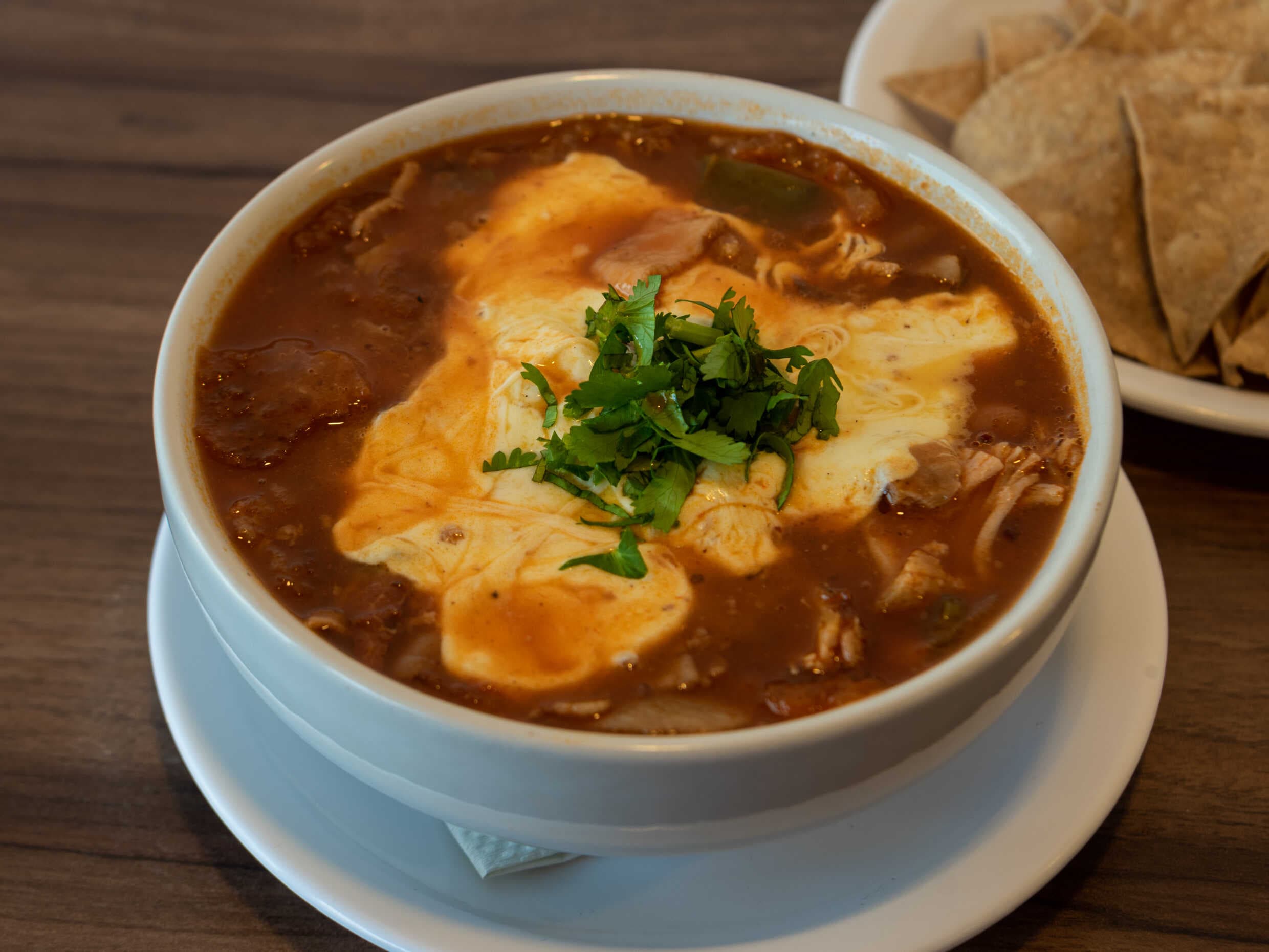 Frijoles charros con queso