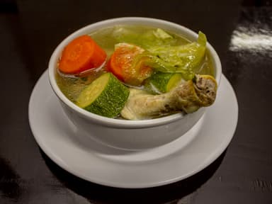 CALDO DE POLLO