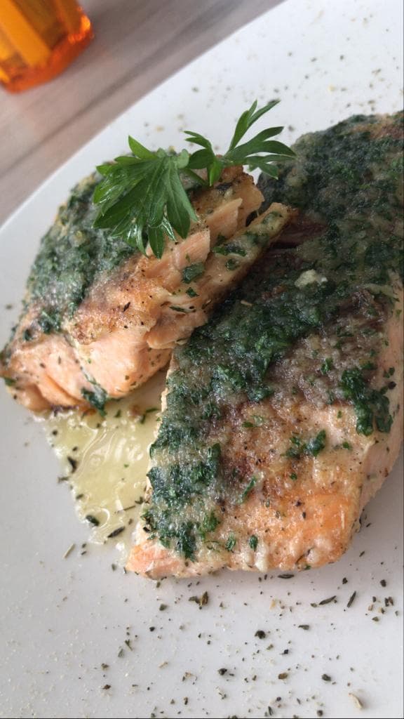 Salmón al Ajillo
