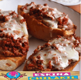 Molletes con Chorizo