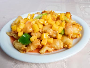 Trozos de Pollo con Piña, Chile Dulce y Cebolla