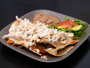 Chilaquiles verdes con  pollo