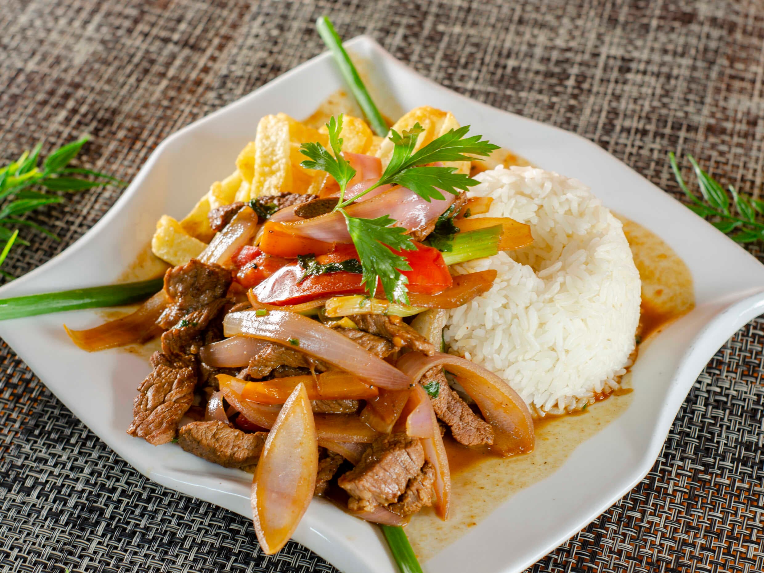 Lomo Saltado + Gaseosa