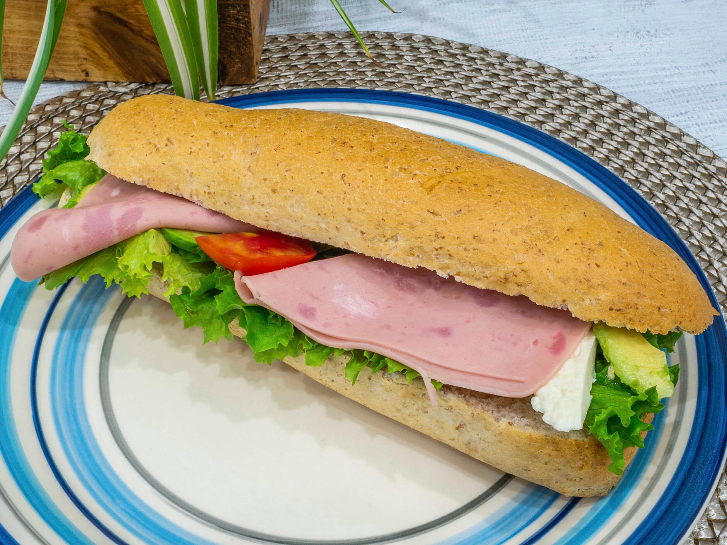 BAGUETTE DE JAMON + REFRESCO
