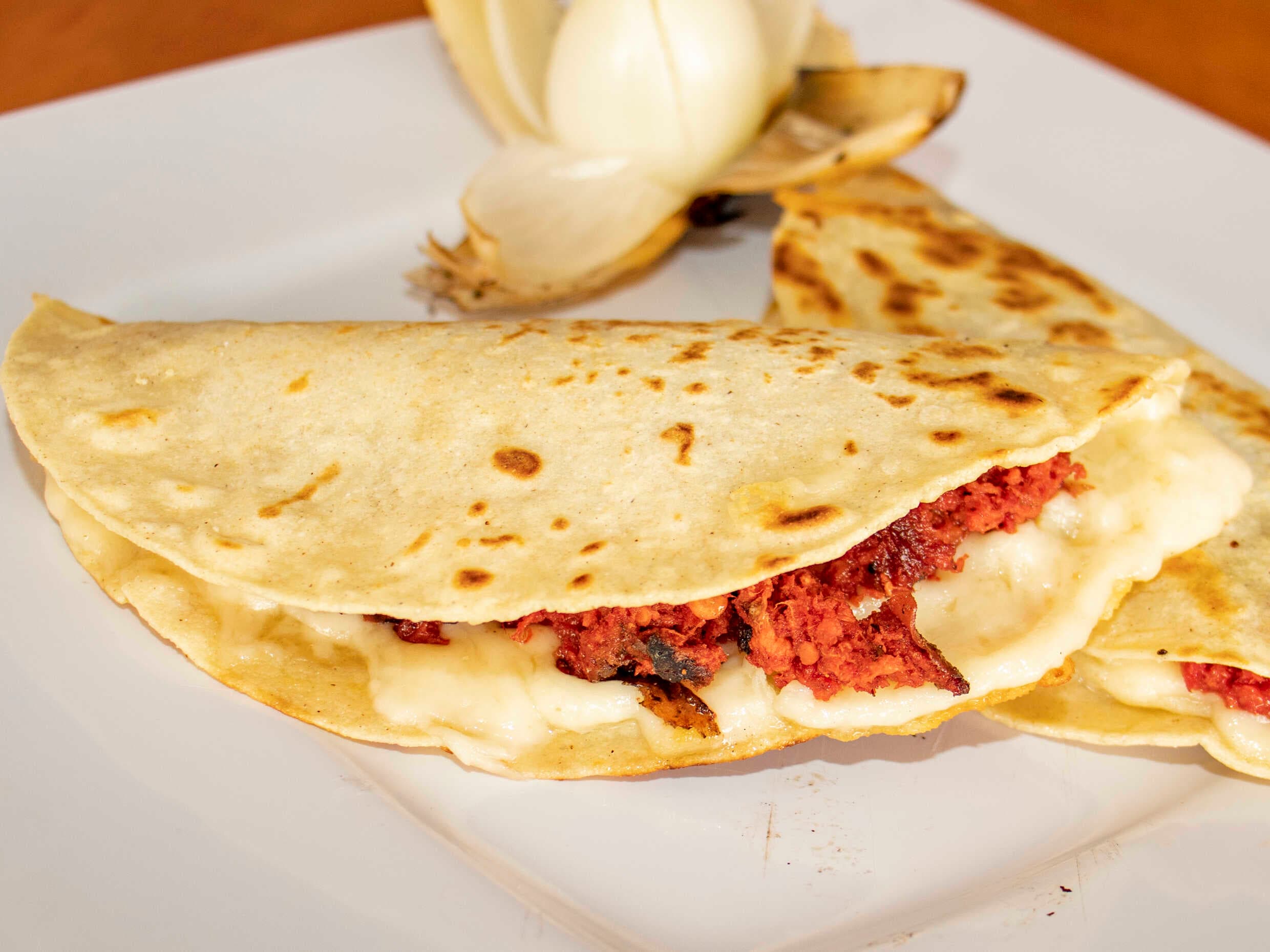 QUESADILLA CON CHORIZO