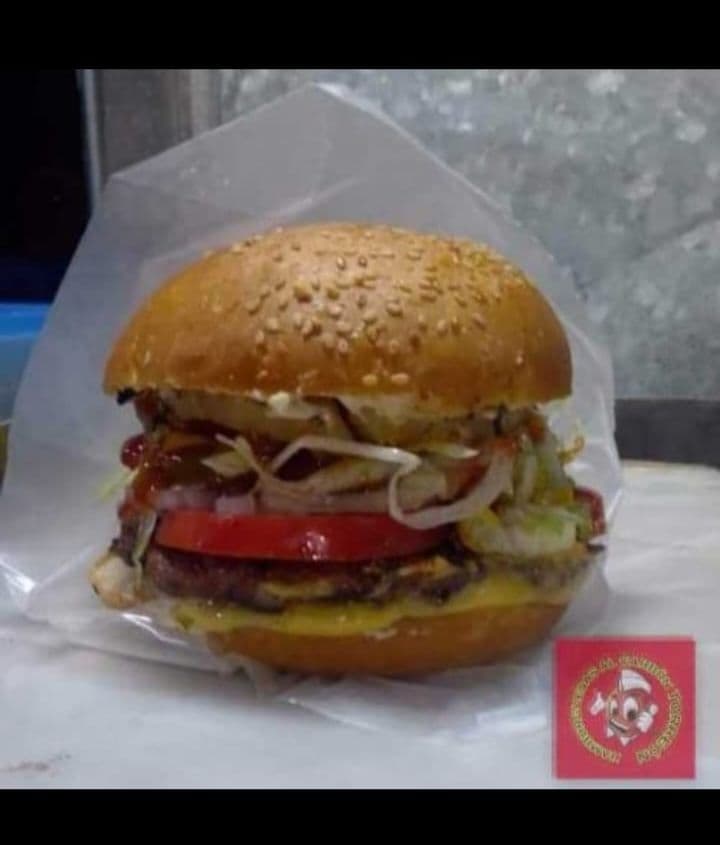 HAMBUERGUESA DOBLE CARNE CON QUESO Y PIÑA