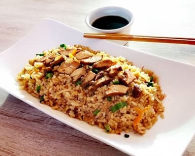 Chaofan-Yakimeshi con doble Pollo
