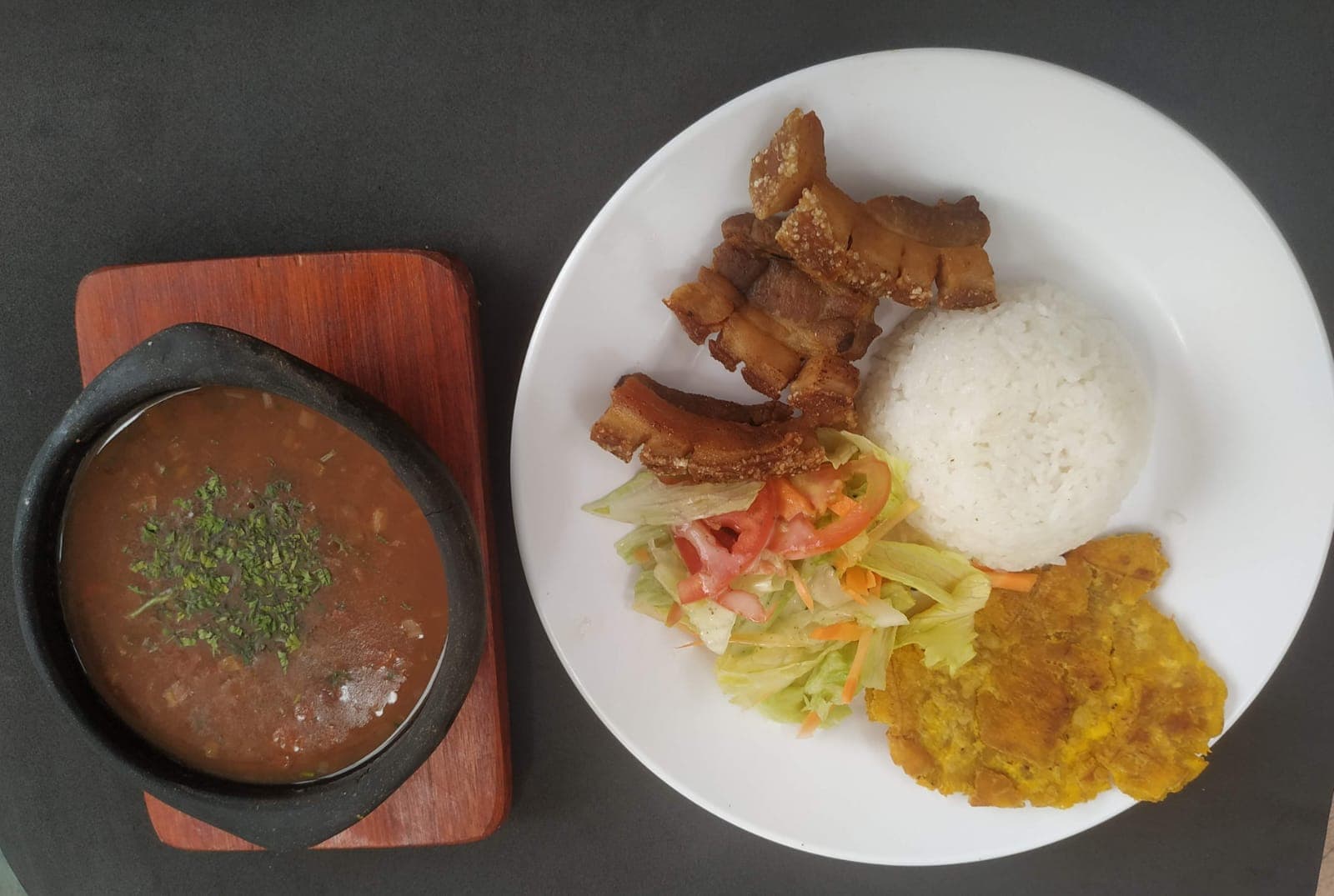 Frijoles con Chicharrón