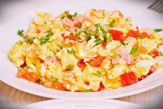 Huevos Revueltos con Jamón y Jitomate