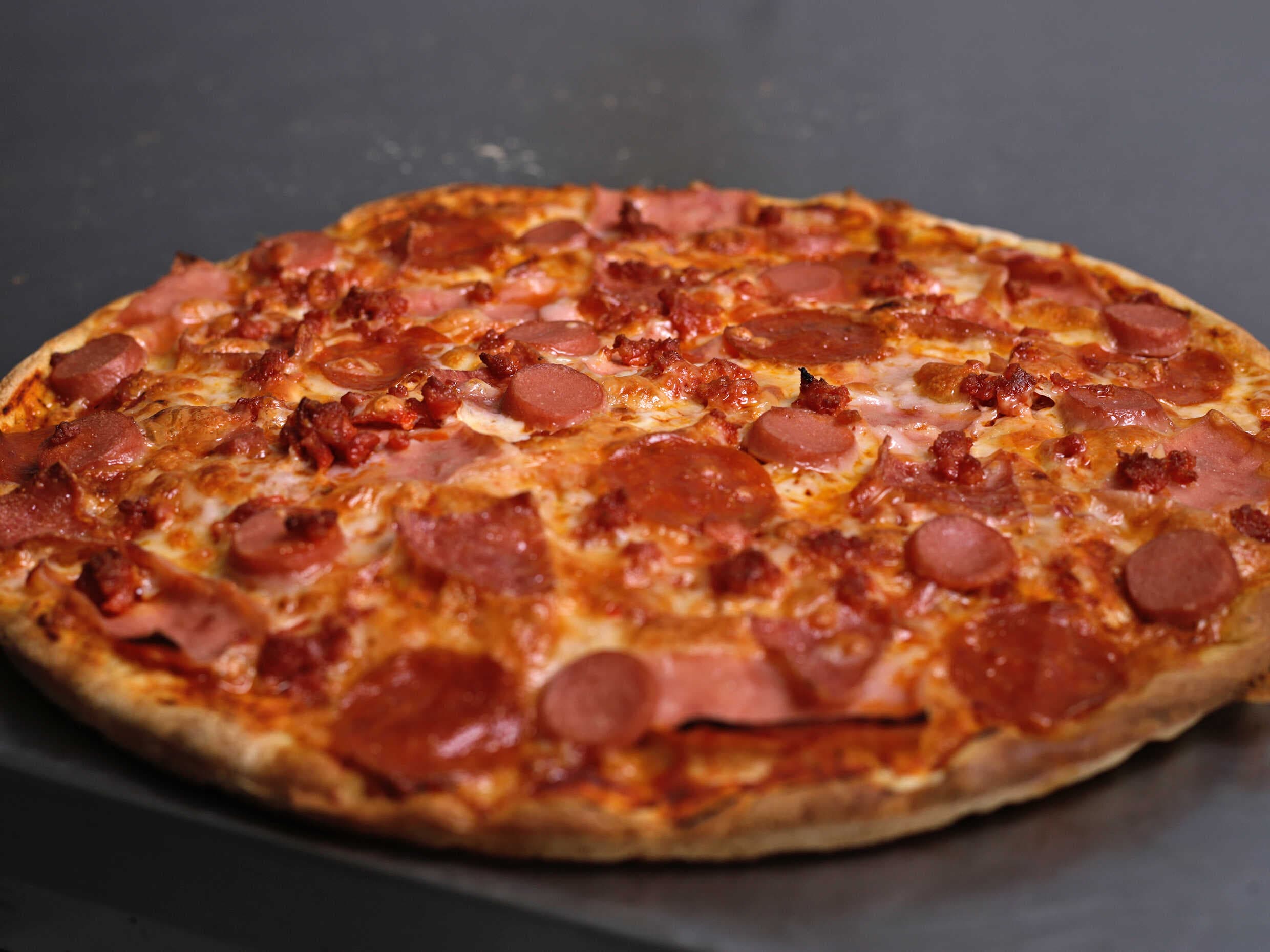 Pizza carnes frías chica