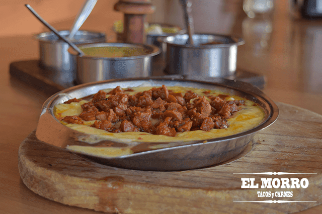 Queso Fundido con Chorizo