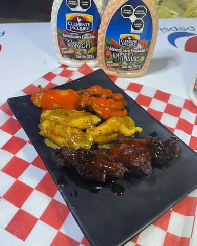 2 Ordenes de Alitas + 1 Banderilla