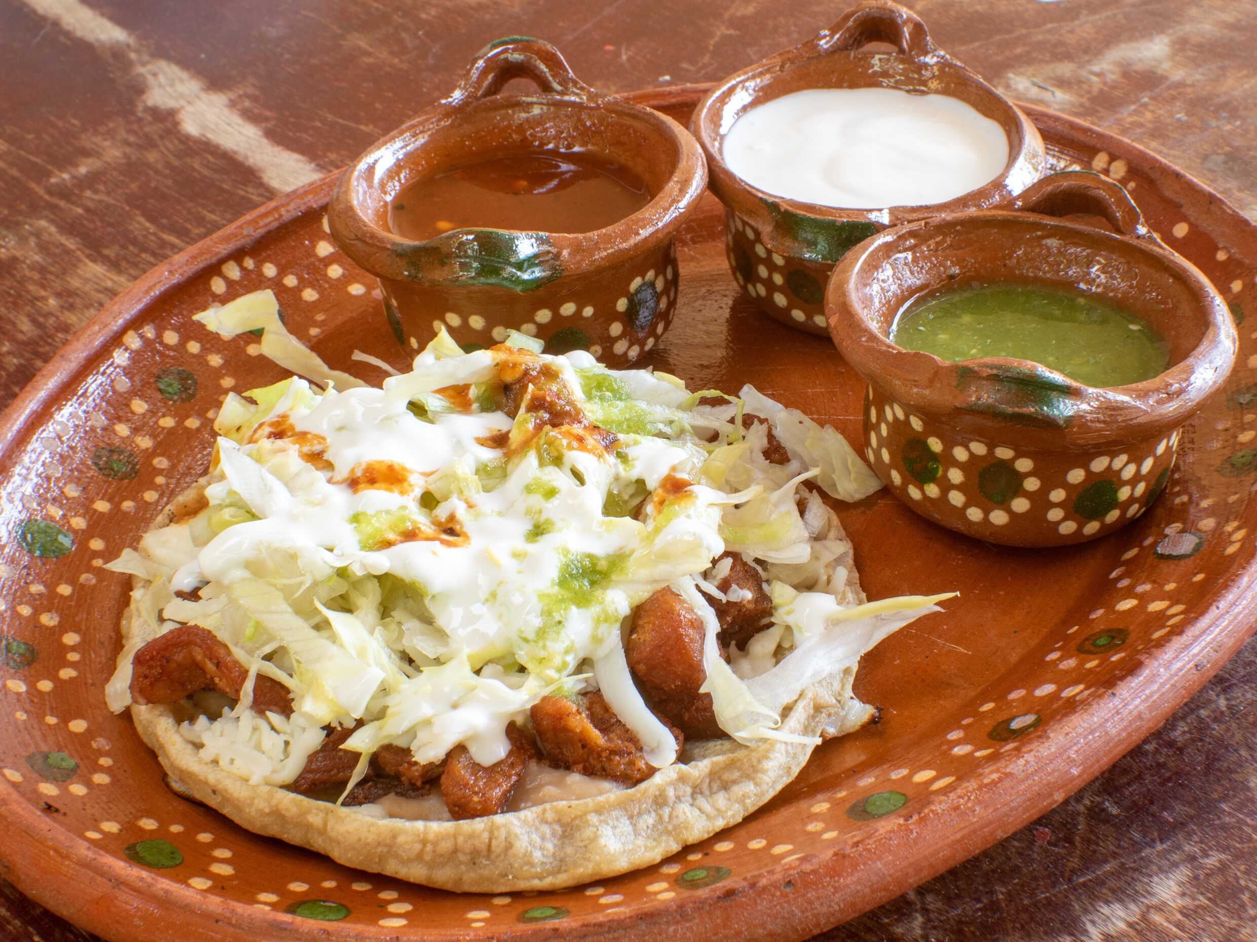 Sope de Chicharrón en Adobo