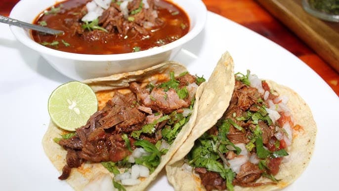 4 TACOS DE BIRRIA + CONSOME CHOPERO