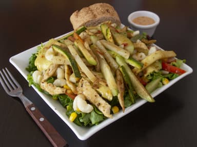 Combo-1 (Ensalada, agua de fruta)