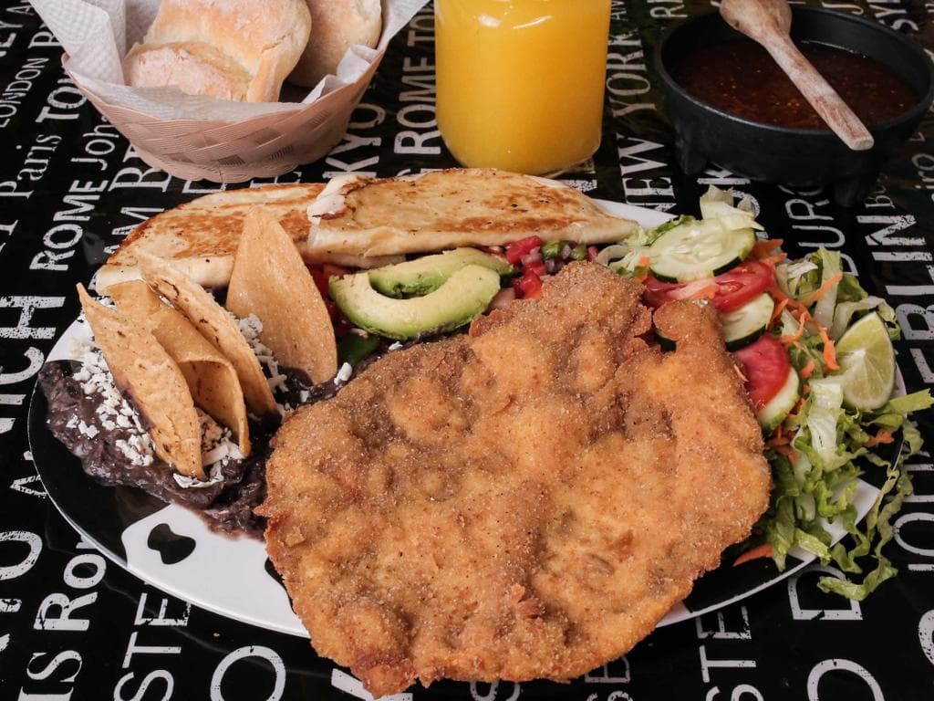 Combo "Y la queso " milanesa rellena