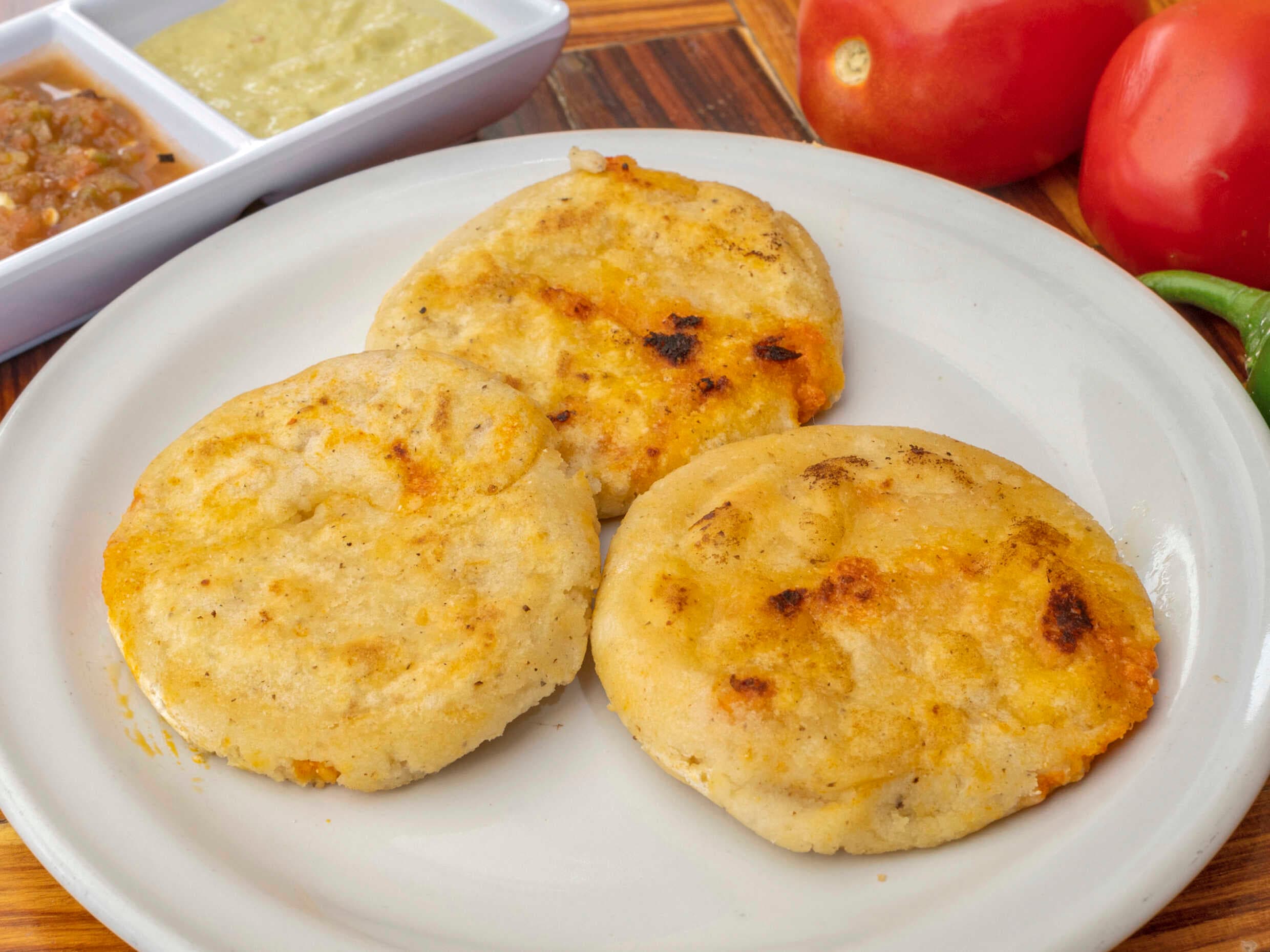 3 Gorditas de Queso