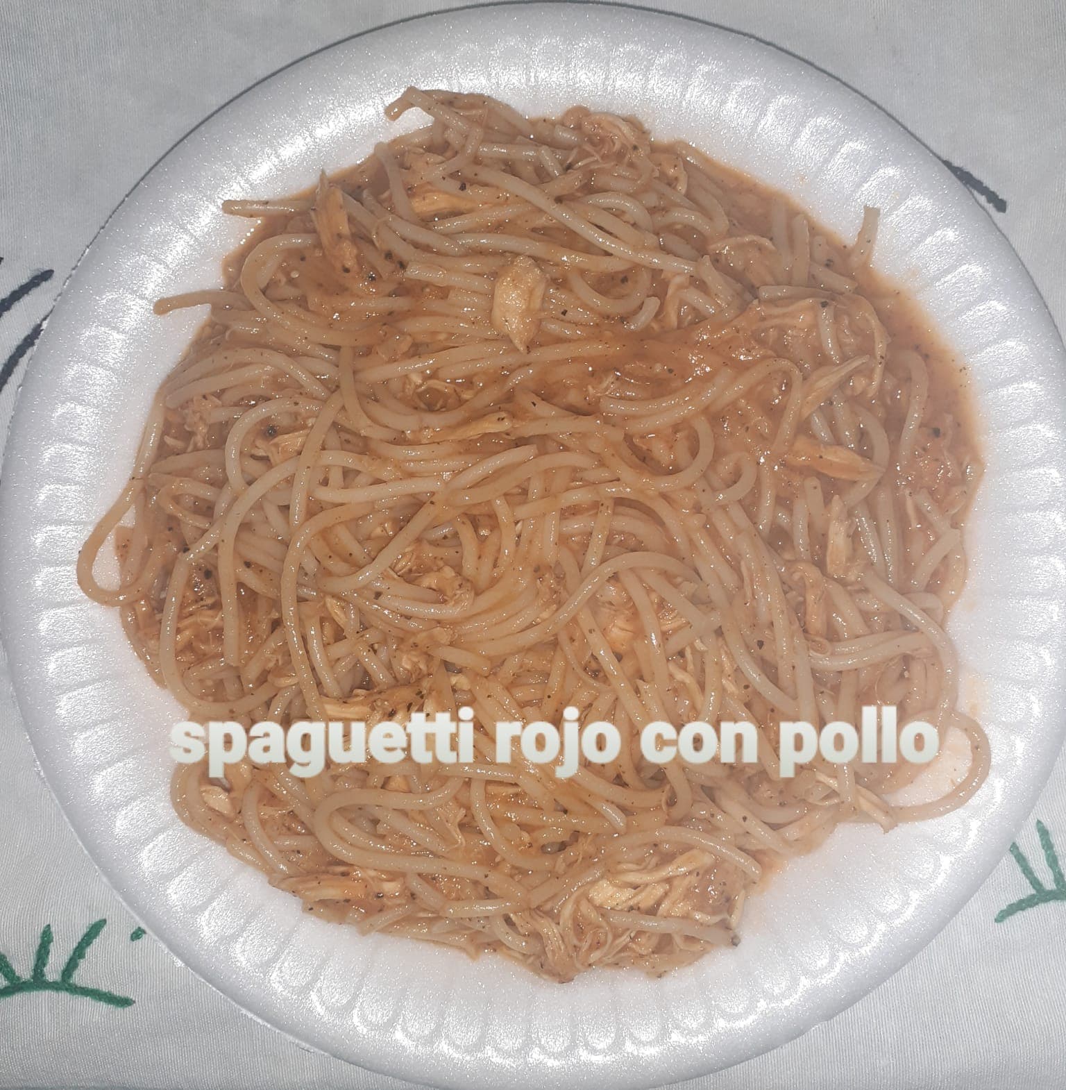 Spaguetti Rojo con pollo