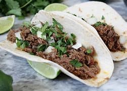 Tacos de Barbacoa y Refresco