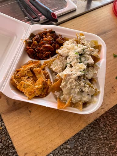 Combo Chilaquiles + Guiso + Taco + Bebida