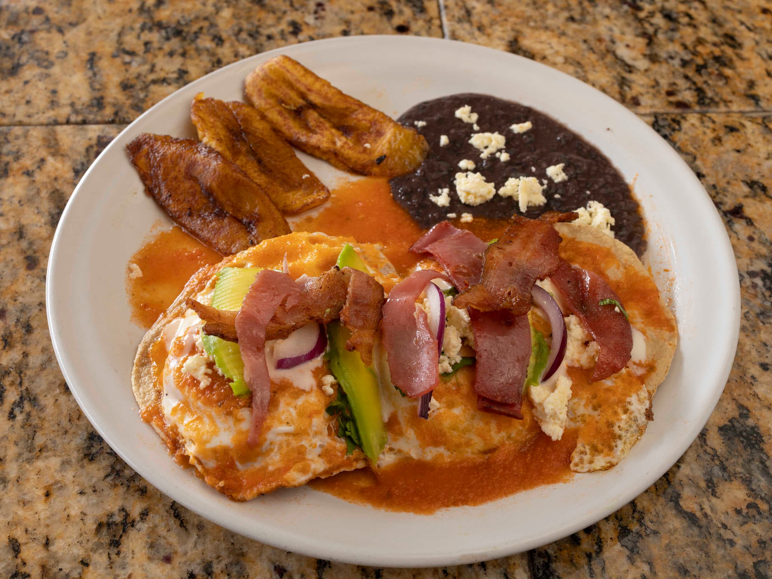 Huevos Motuleños