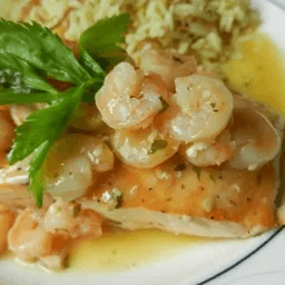 Salmón en salsa de camarón 400gr.