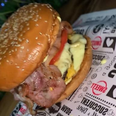 Combo-Angus Burger Doble con Tocineta y Gaseosa