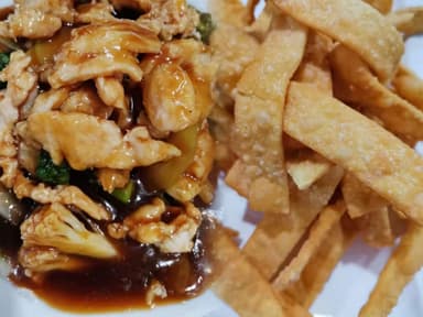 Chow mien con pollo.lechon.jamon Entero