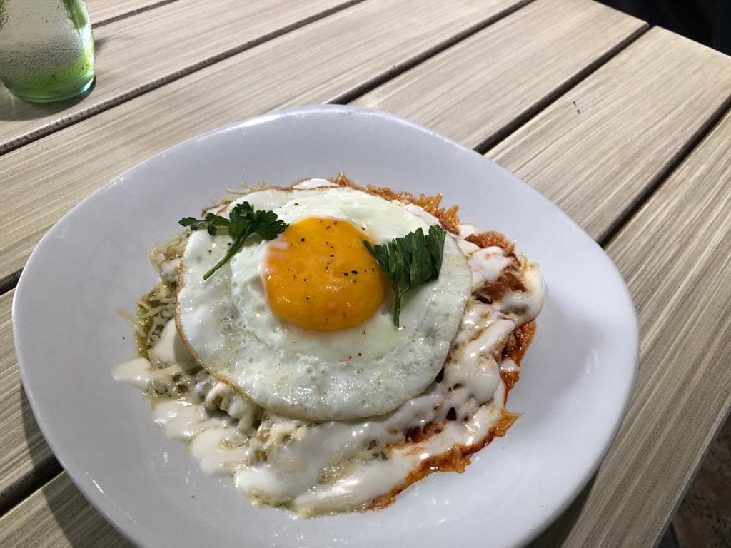 Chilaquiles con Huevo Estrellado