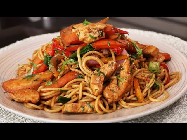 Tallarín Saltado