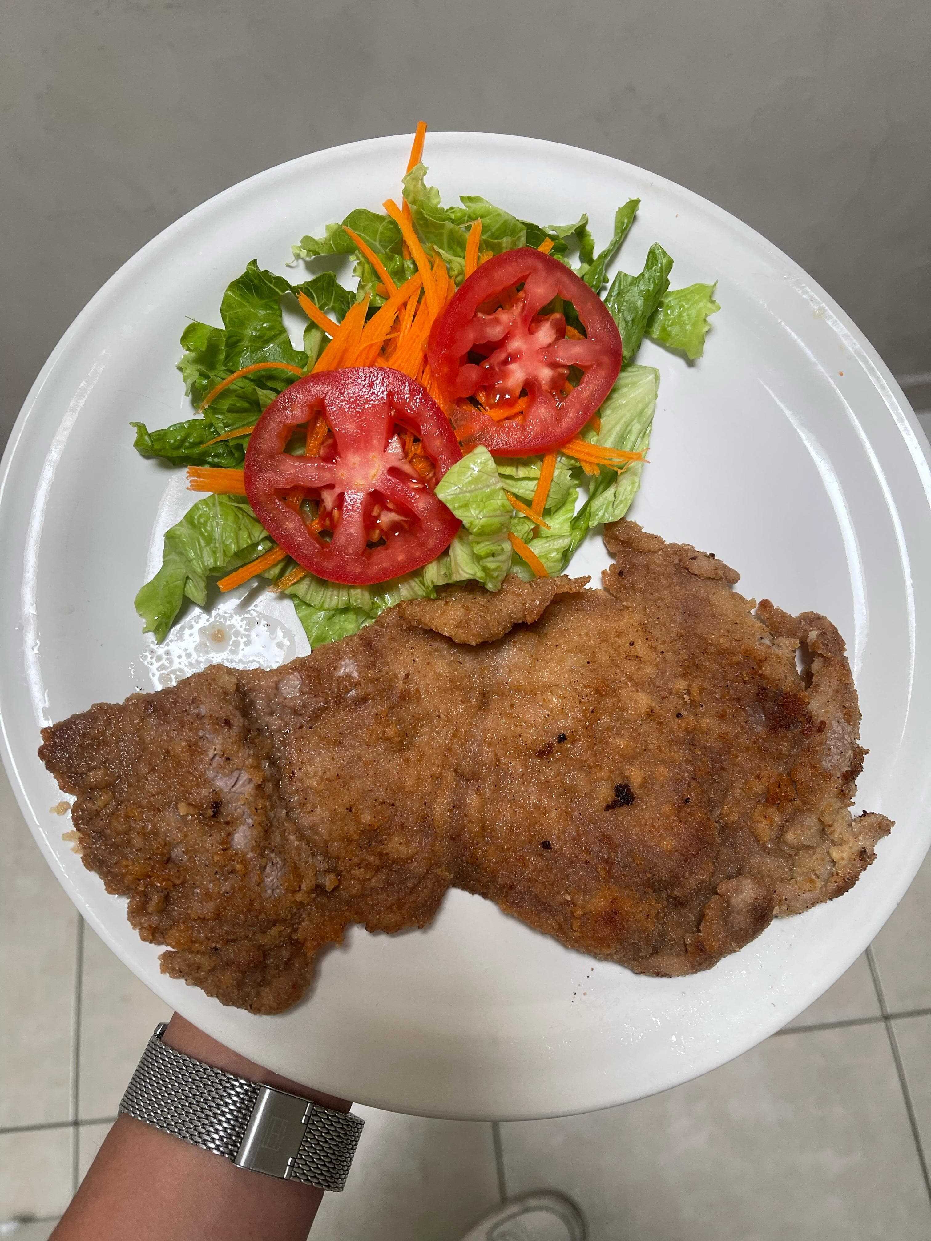 Pechuga Empanizada con Verduras al Vapor