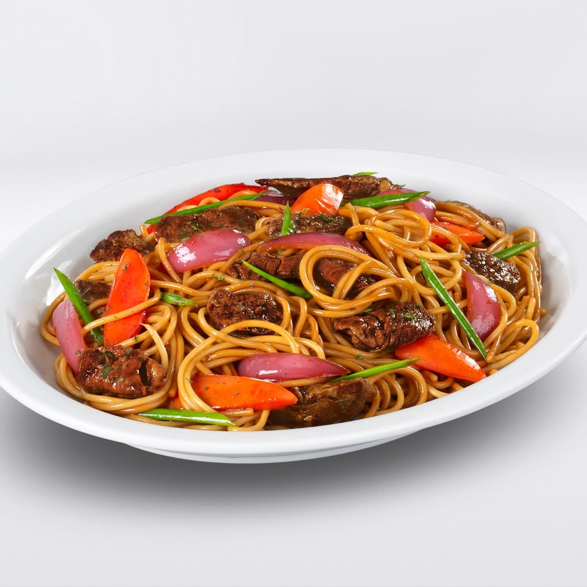 Spaghetti Saltado de Carne o Pollo