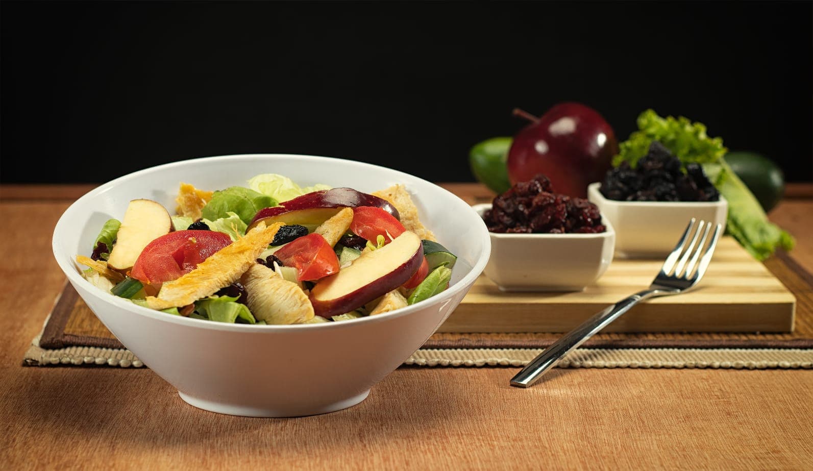 Ensalada Fresca con Pechuga Asada Manzana y Nuez
