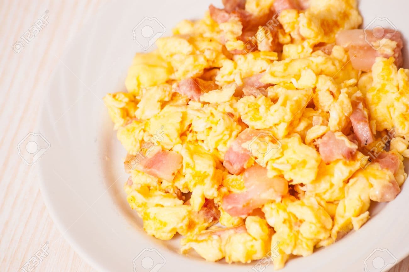Huevos revueltos con jamon